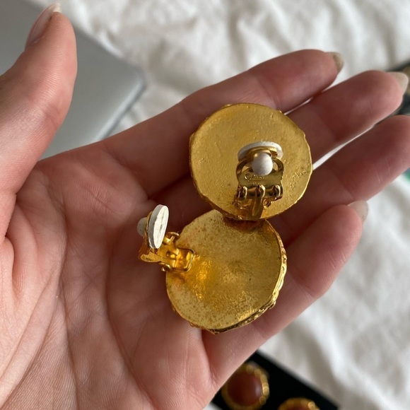 Vintage Signed Carita Paris Green and Gold Clip on Earrings - Picture 7 of 8